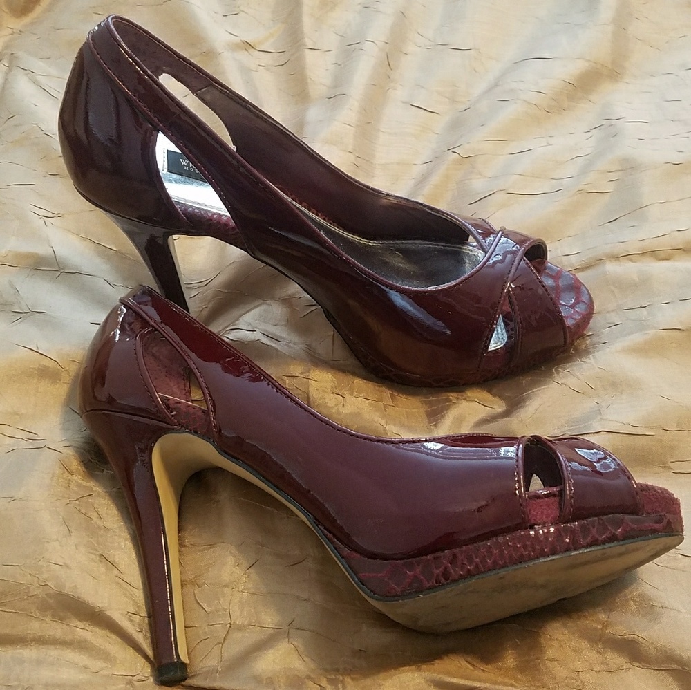 WHBM CutOut Pumps